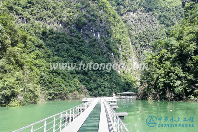 重庆云阳清水湖玻璃浮桥