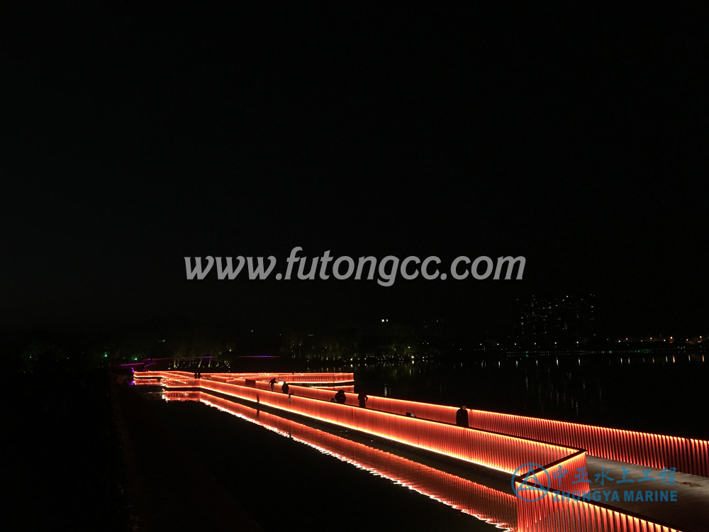 Pujiang Golden Lion Lake Floating Bridge