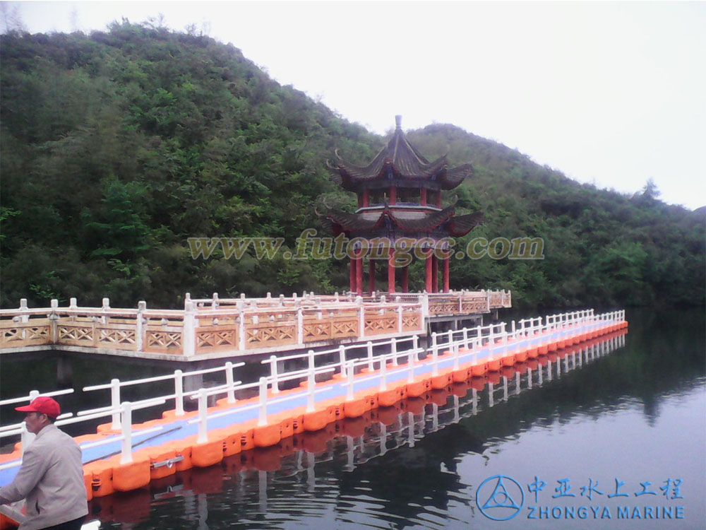 湖南永州阳明山国家森林公园浮桥