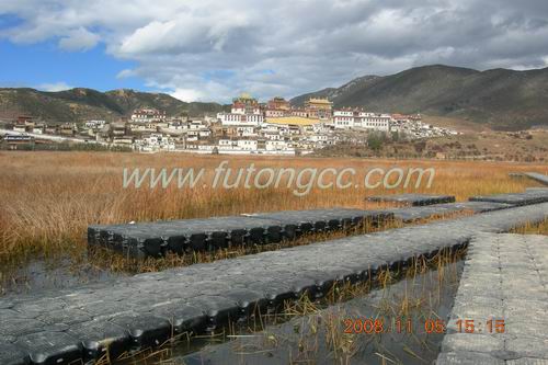 云南松赞林寺湿地浮桥顺利竣工