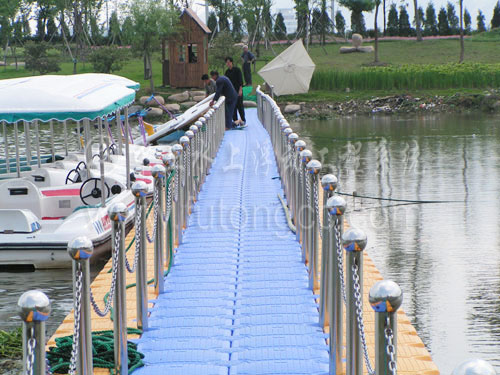 Linhai Luohe Park Floating Bridge