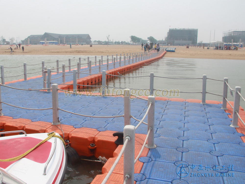 我公司承建的天津东疆湾景区浮动码头工程