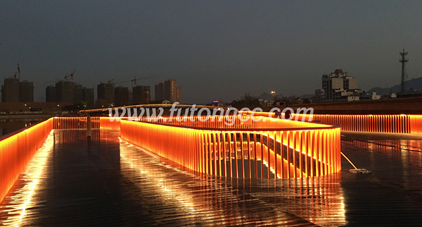 Pujiang Golden Lion Lake Floating Bridge