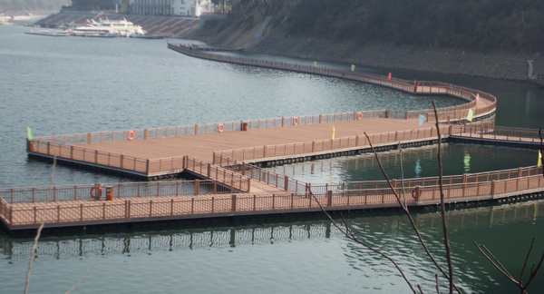 Taiping Lake Landscape Wooden Plank Road