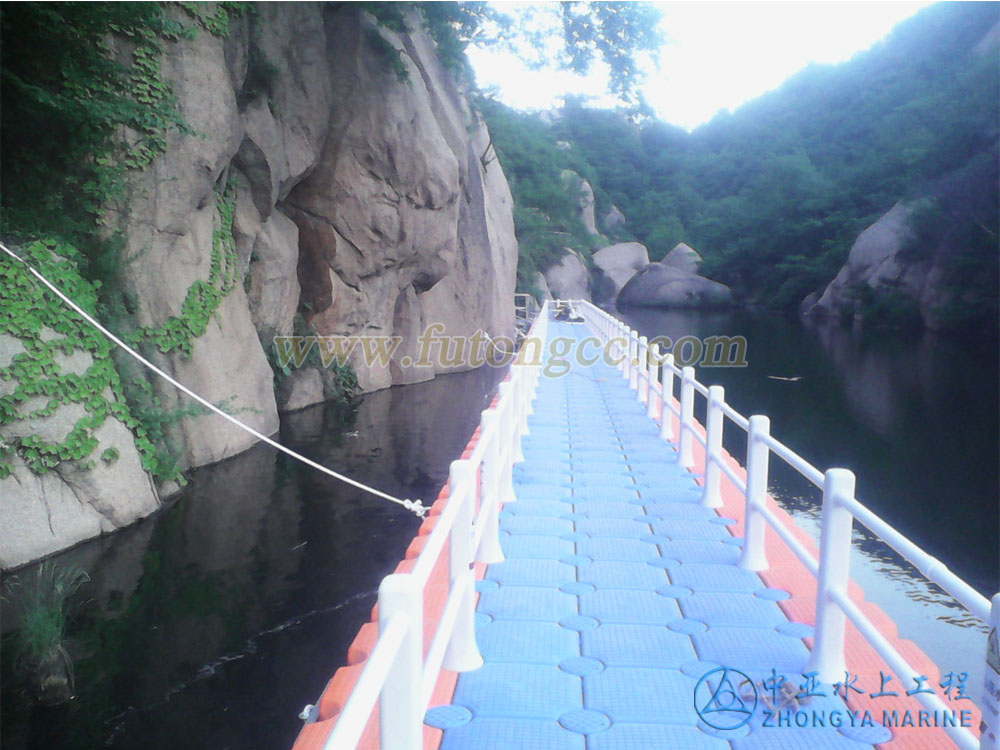 河南驻马店嵖岈山景区浮桥