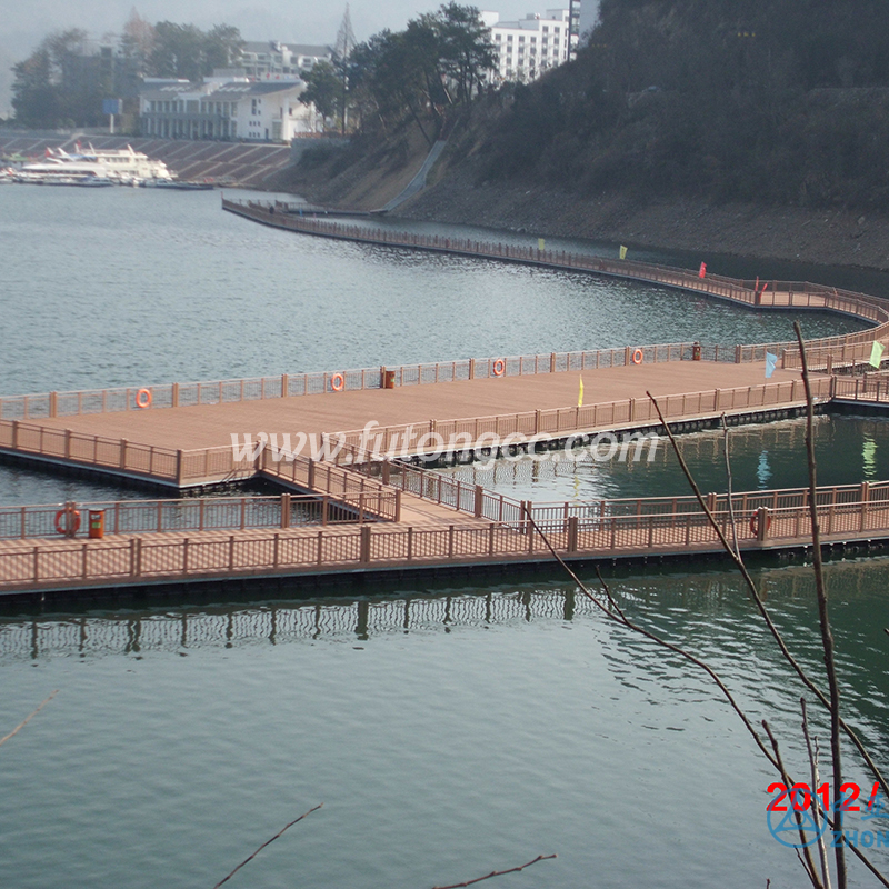 Taiping Lake Landscape Wooden Plank Road