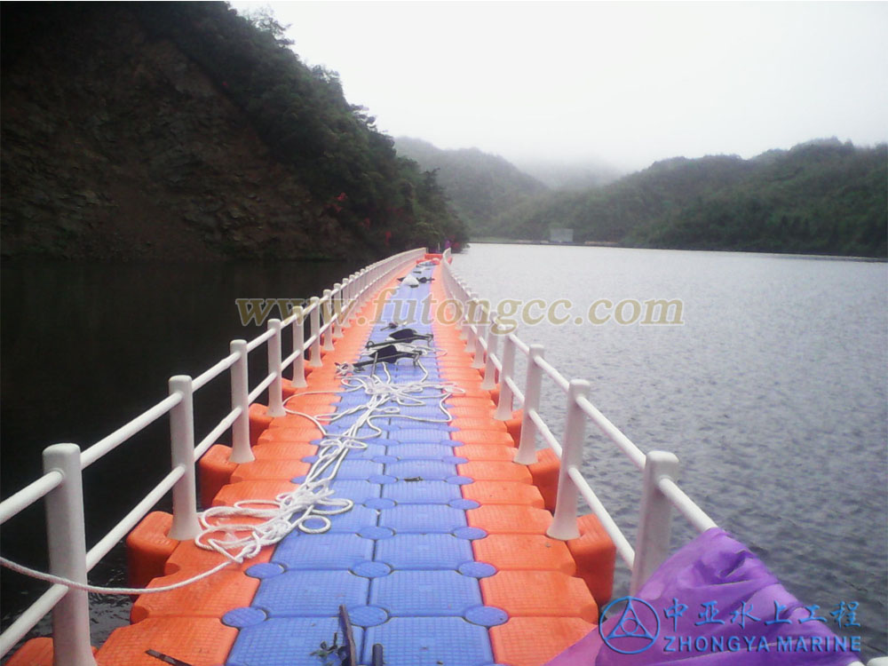 湖南永州阳明山国家森林公园浮桥
