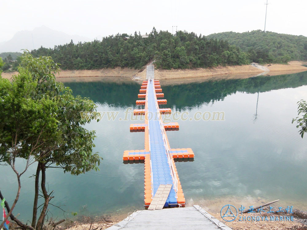 江西柘林湖水上浮桥